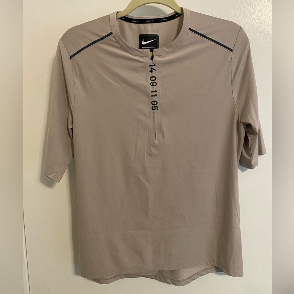 Mens tech pack running shirt size M